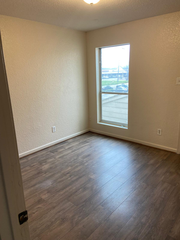 Building Photo - 8100 Creekbend Dr