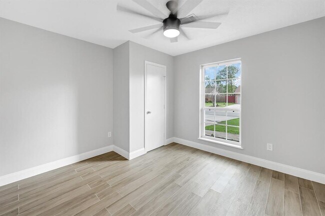 Building Photo - 4515 Larch Dr