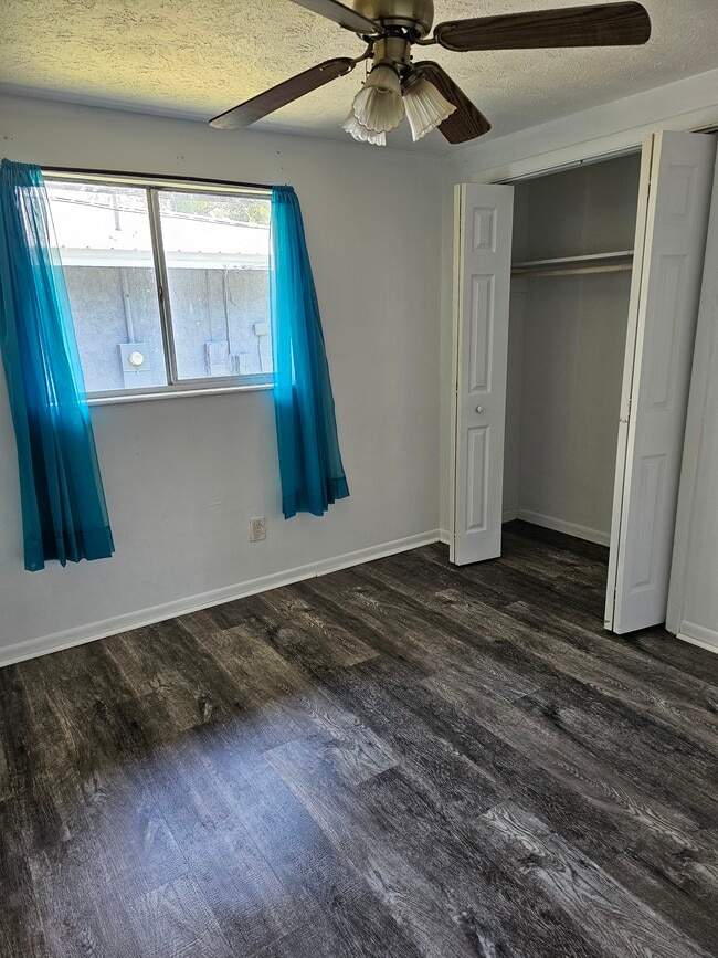 Building Photo - 818 Bradford Cir