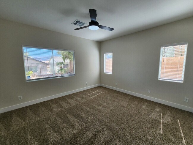 Building Photo - In the Heart of Green Valley Ranch