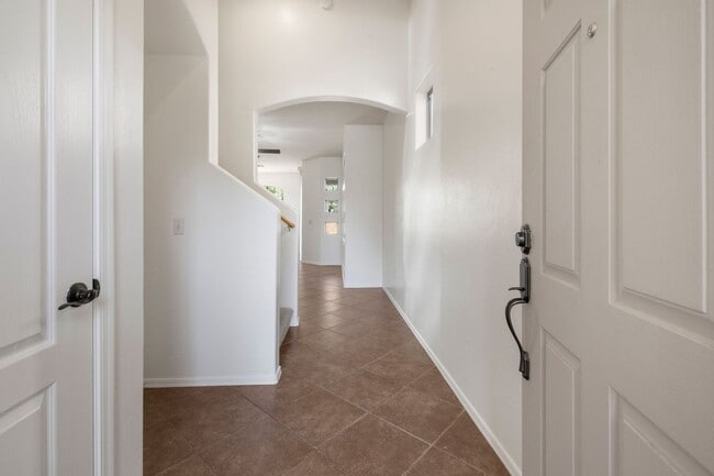 Building Photo - Beautiful 4 Bedroom 3 Bath Home in Vail