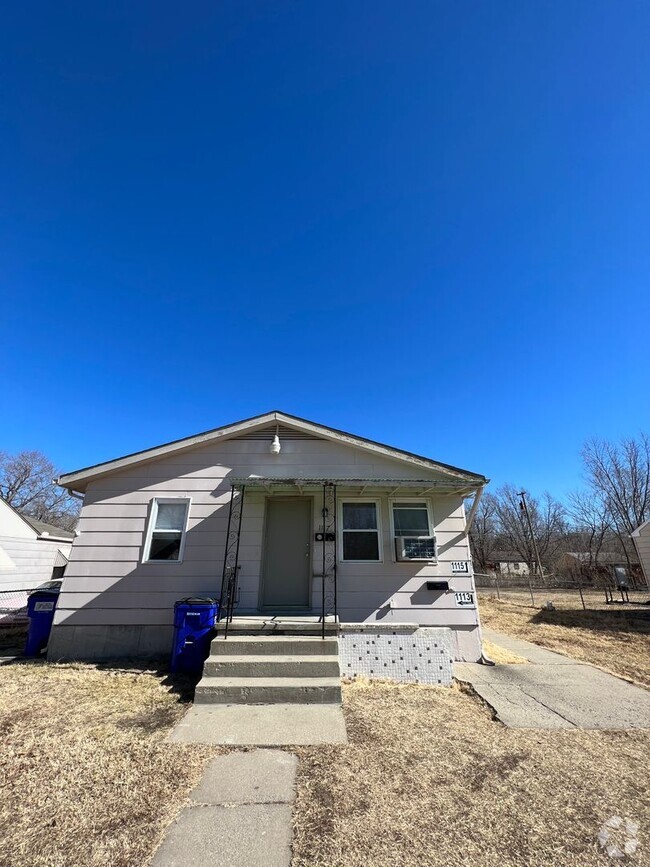 Building Photo - Remodeled 3 Bedroom 1 bathroom apartment