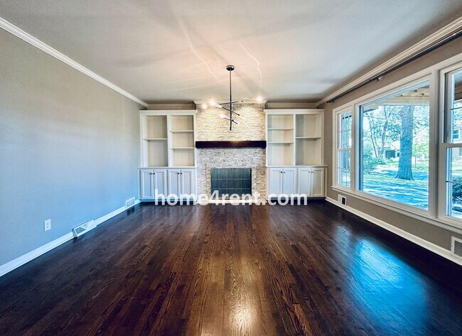 Building Photo - Updated Ranch Style Home in Prairie Villag...