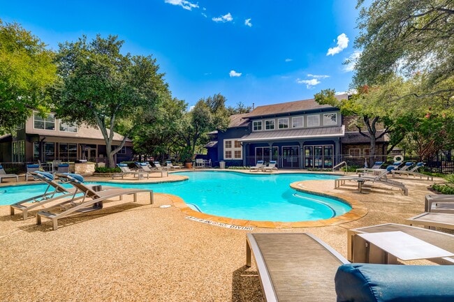 Building Photo - Highlands Hill Country