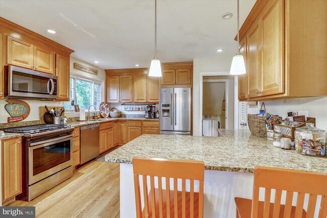 Building Photo - 1048 Dalebrook Dr