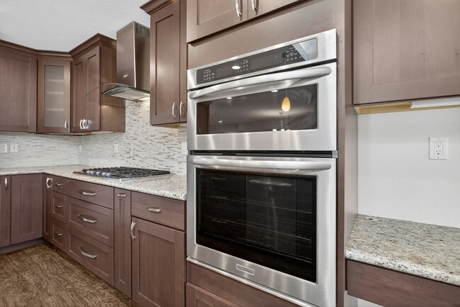 Building Photo - 899 Ebbetts Dr