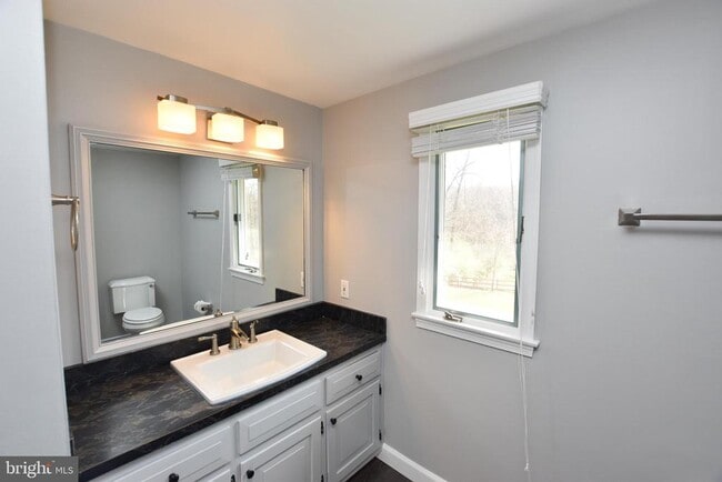 Building Photo - 124 Lakeland Dr