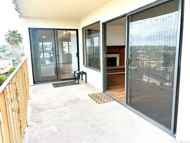 Building Photo - 25072 Alicia Dr