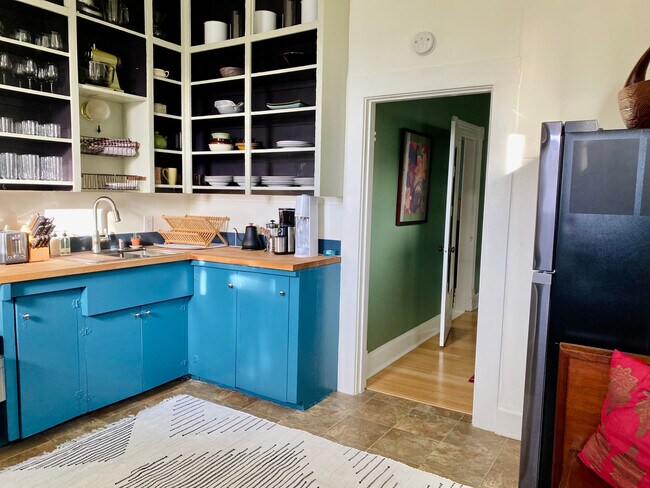 Building Photo - 1311 N Garden St