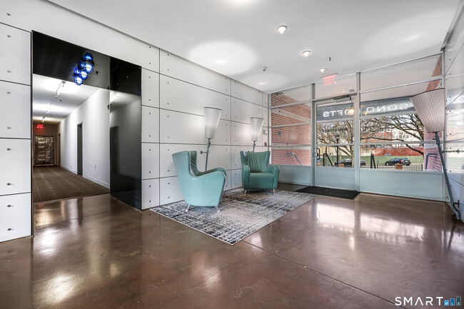 Building Photo - 10 Ann St