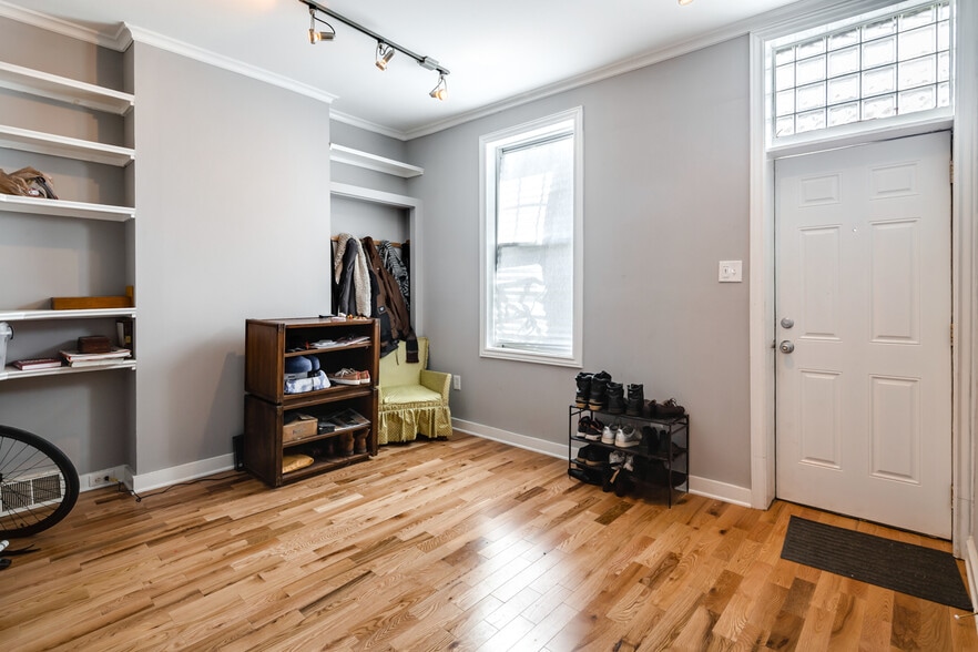 Building Photo - 2144 E Arizona St