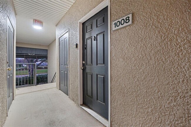 Building Photo - 1008 Hemingway Cir