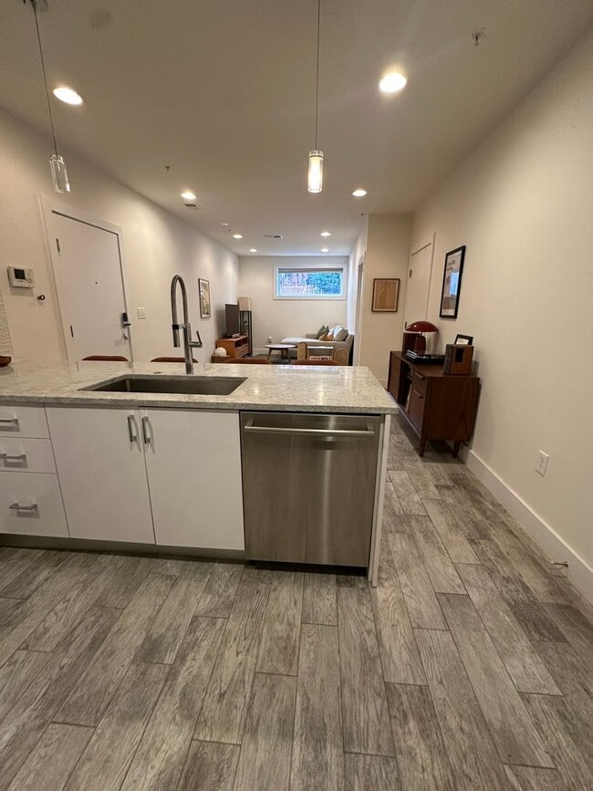 Building Photo - 1 Bedroom, 2 Bath Condo