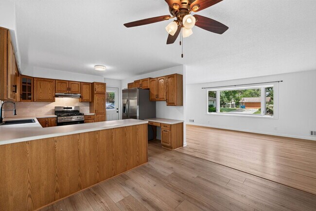 Building Photo - 2036 Coral Ln