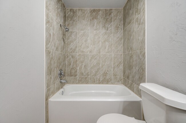 Building Photo - 812 Peregrine Dr
