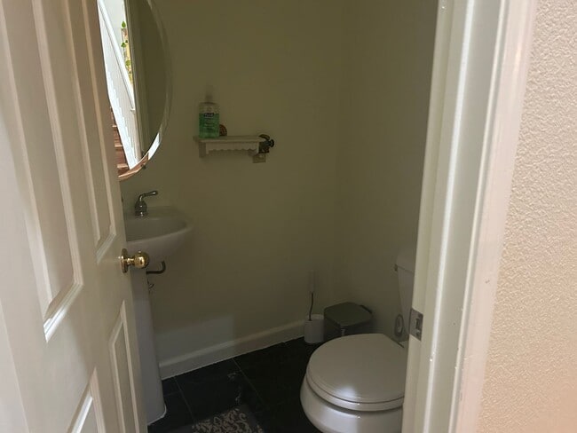 Building Photo - 3 Bed 2.5 Bath, Single Family Home In Plea...
