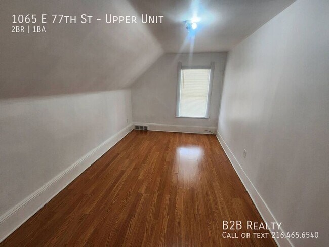 Building Photo - 1065 E 77th St