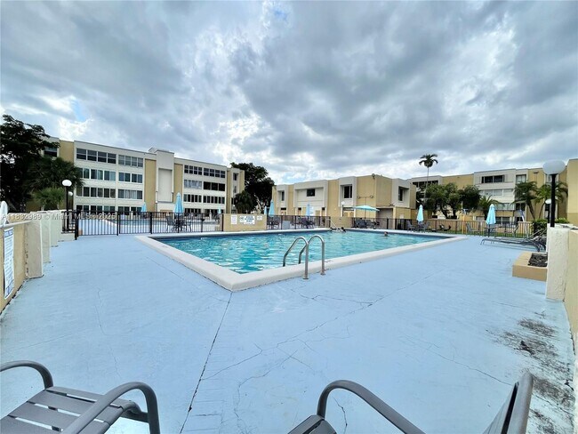 Building Photo - 6861 SW 147th Ave