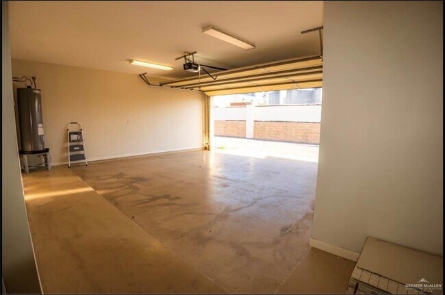 Building Photo - 17 W Agusta Ave