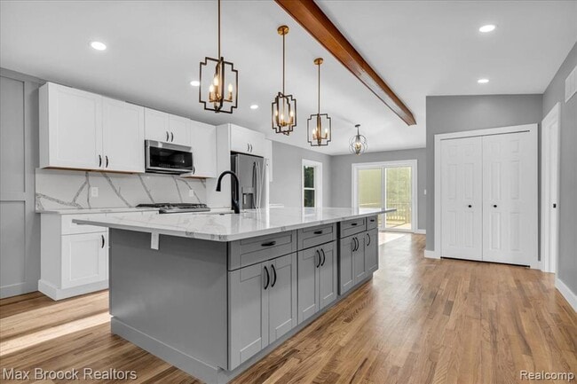 Building Photo - 1654 Giddings Rd