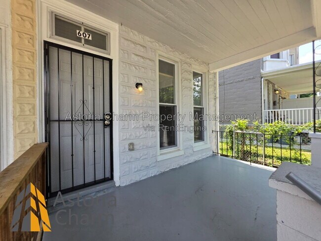Building Photo - 607 E 41st St