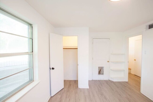 Building Photo - 3503 Loganwood Dr