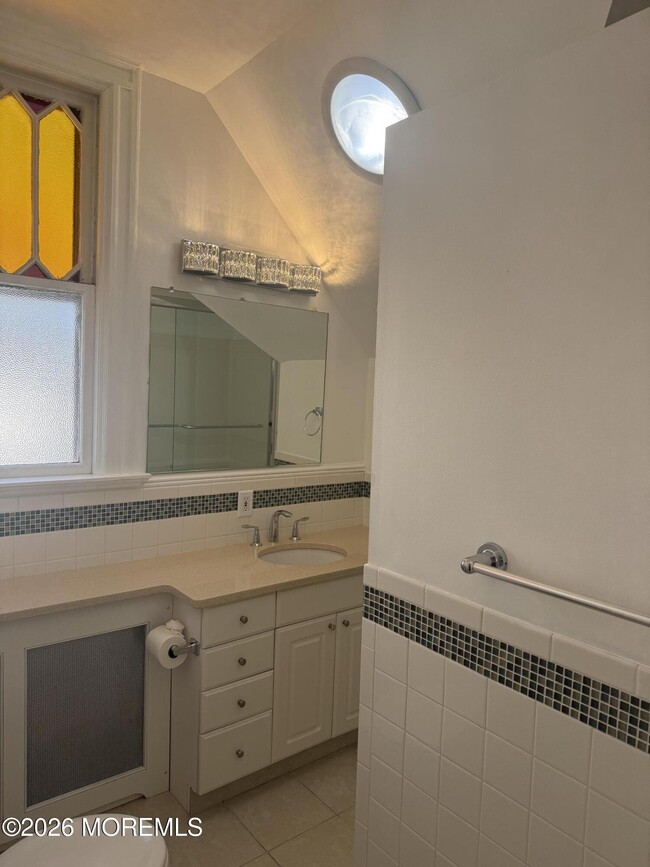 Building Photo - 84 McLaren St