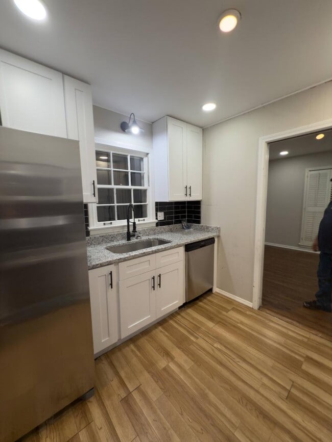 Building Photo - 964 Ridgewood Cir