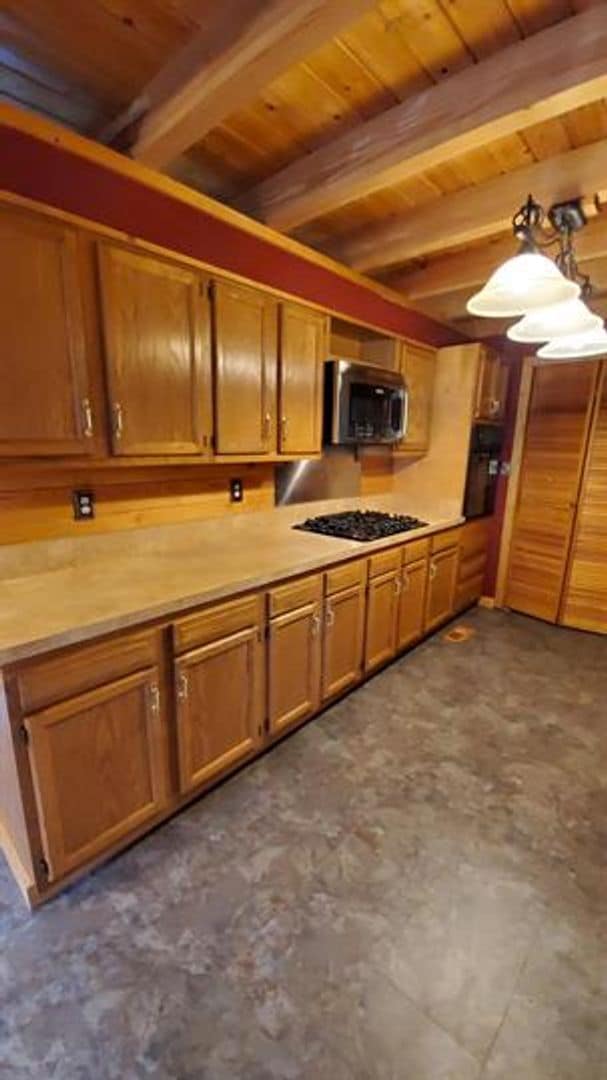Building Photo - Gorgeous Log Home in Hurricane