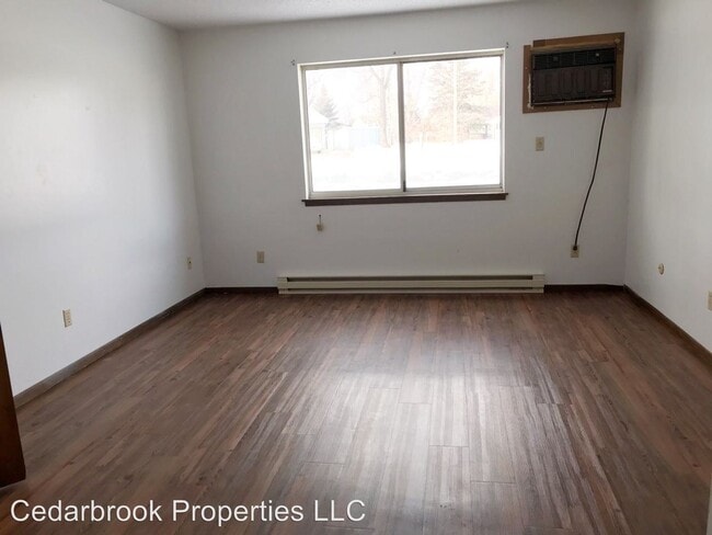 Building Photo - 2 br, 1 bath Apartment - 425 6th Ave S
