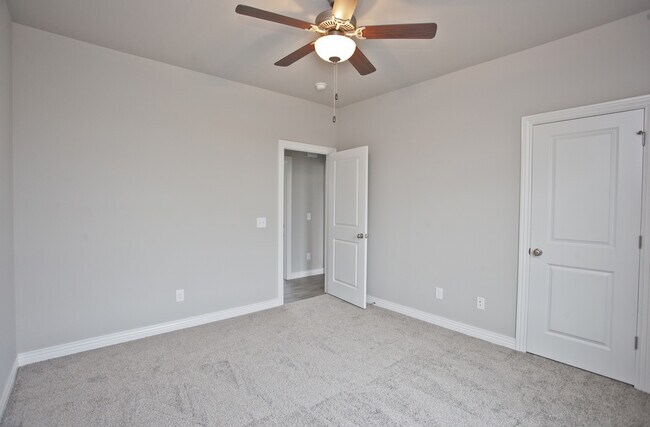 Building Photo - ***1004 Taylor Lane***