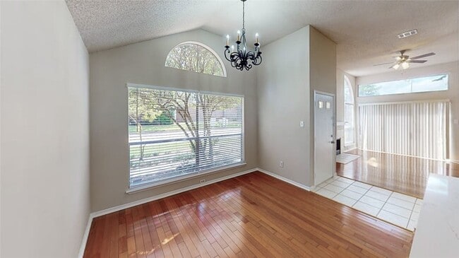 Building Photo - 3303 Golden Trails Dr