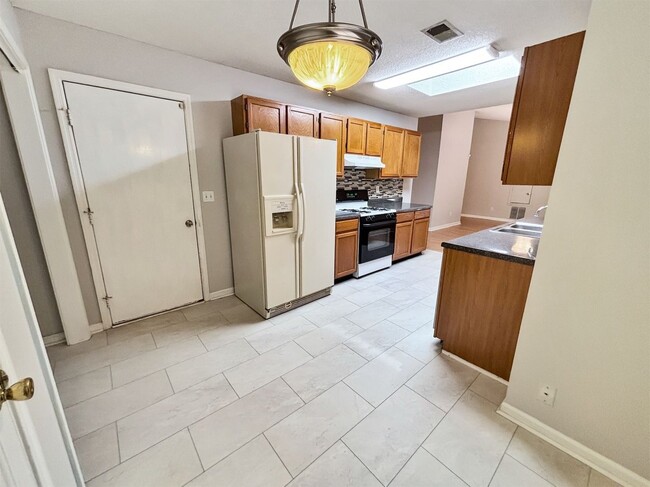 Building Photo - 1497 Chaseway Cir