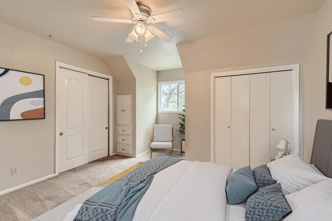 Building Photo - Gorgeous San Antonio home with large backy...