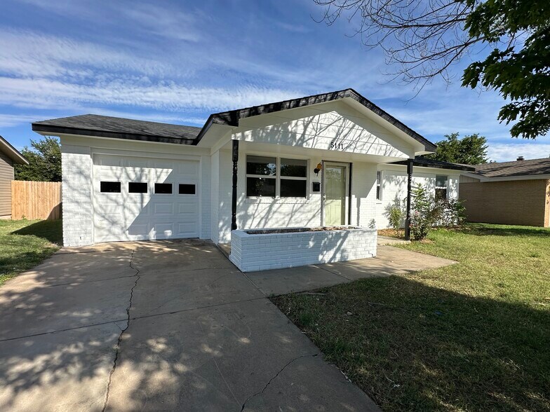 Primary Photo - 5111 Benton Dr