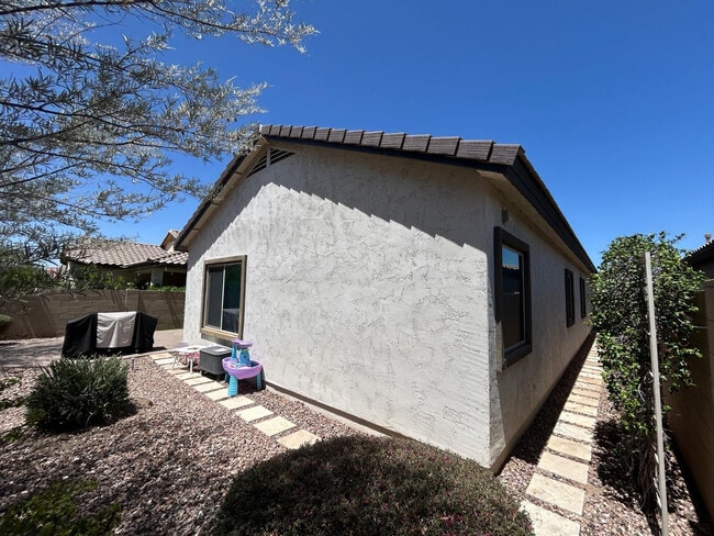 Building Photo - 10819 W Swayback Pass
