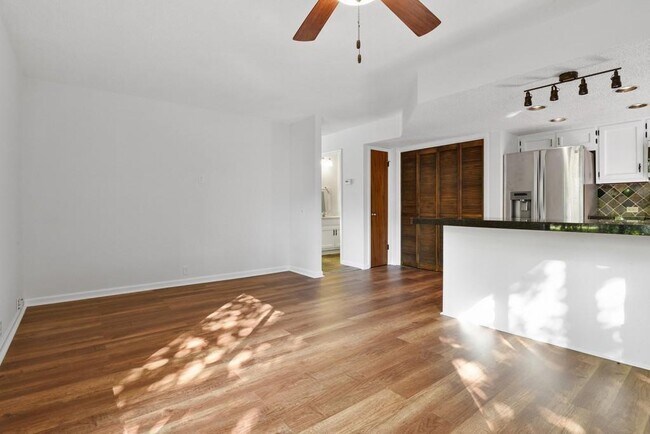Building Photo - 1000 Muirfield Dr NE