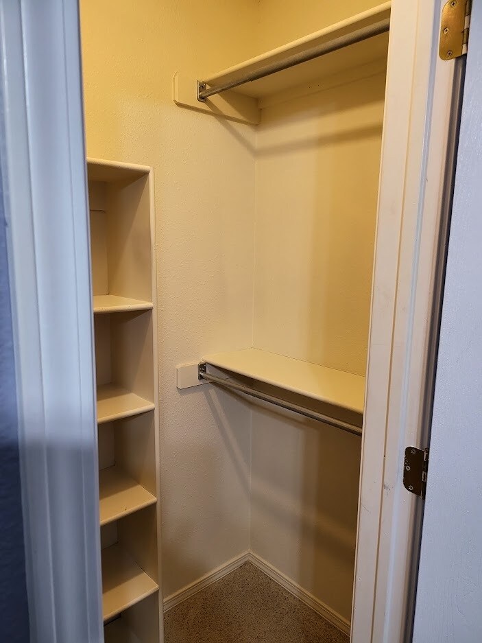 Building Photo - 616 NE Fenway Ave