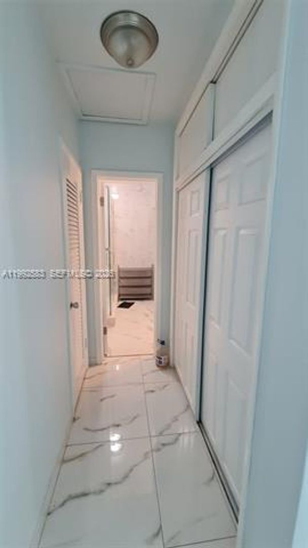 Building Photo - 6130 SW 64th Ave