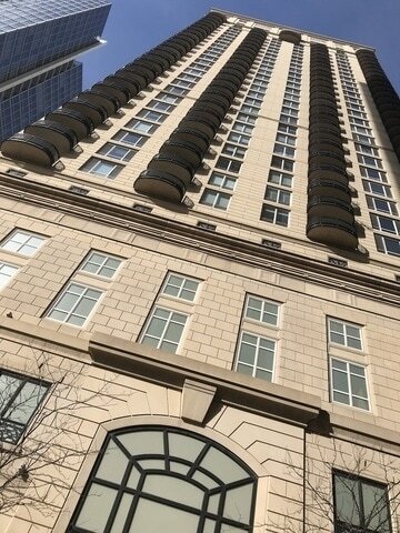 Primary Photo - 10 E Delaware Pl