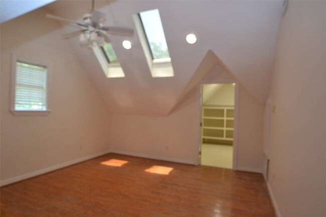 Building Photo - 2135 Bissonnet St