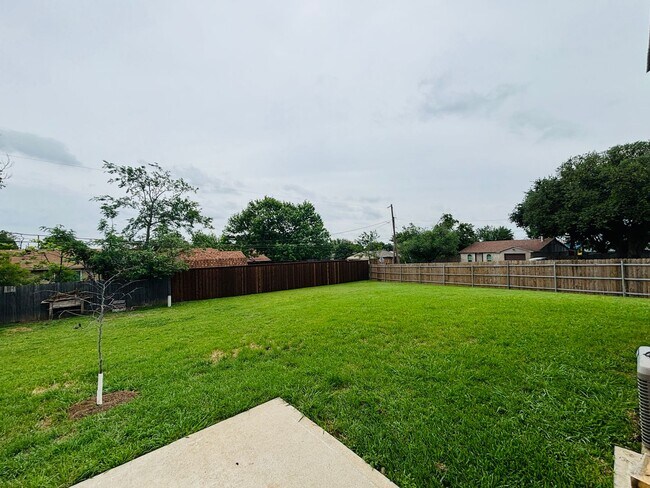 Building Photo - Charming home for lease in the heart of North Richland Hills!