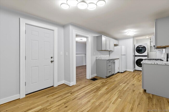 Building Photo - 183 Bradley St