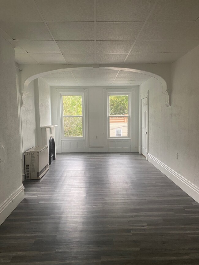 Primary Photo - 12 E Sunnyside Way