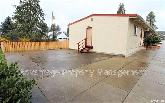 Building Photo - 4010 SW Western Blvd