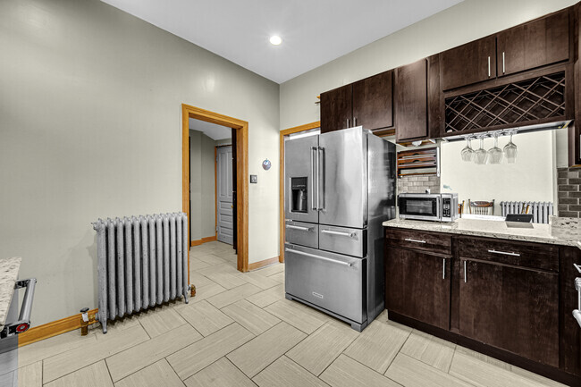 Building Photo - 448 W Englewood Ave