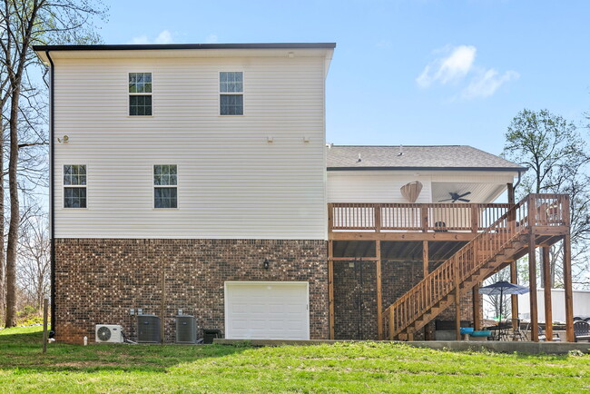 Building Photo - 3477 Eastwood Dr