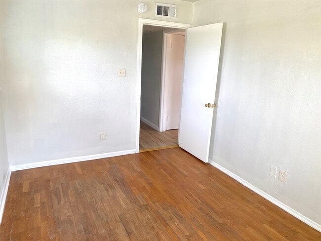 Building Photo - 1220 Shadowdale Dr