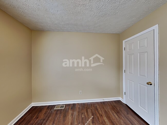 Building Photo - 620 Creekfront Dr
