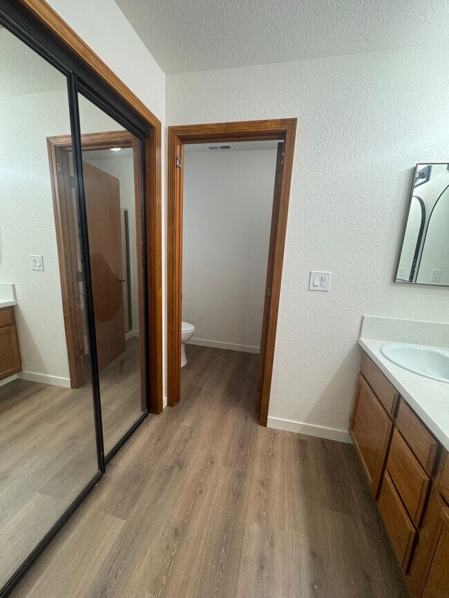 Building Photo - 2409 Candlewood Dr
